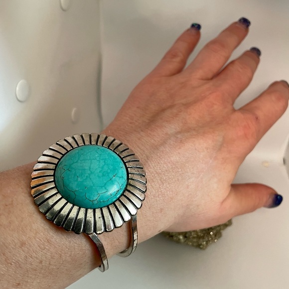 Beautiful, well loved hinge bracelet, easy on/off - Picture 4 of 5